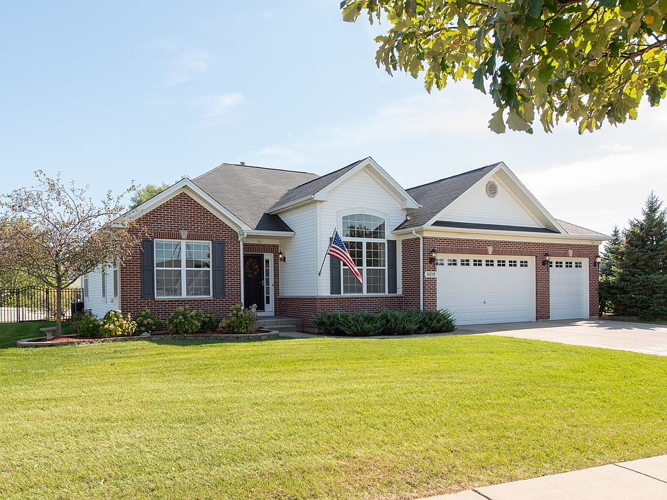 1st image of 808 Willow Ln