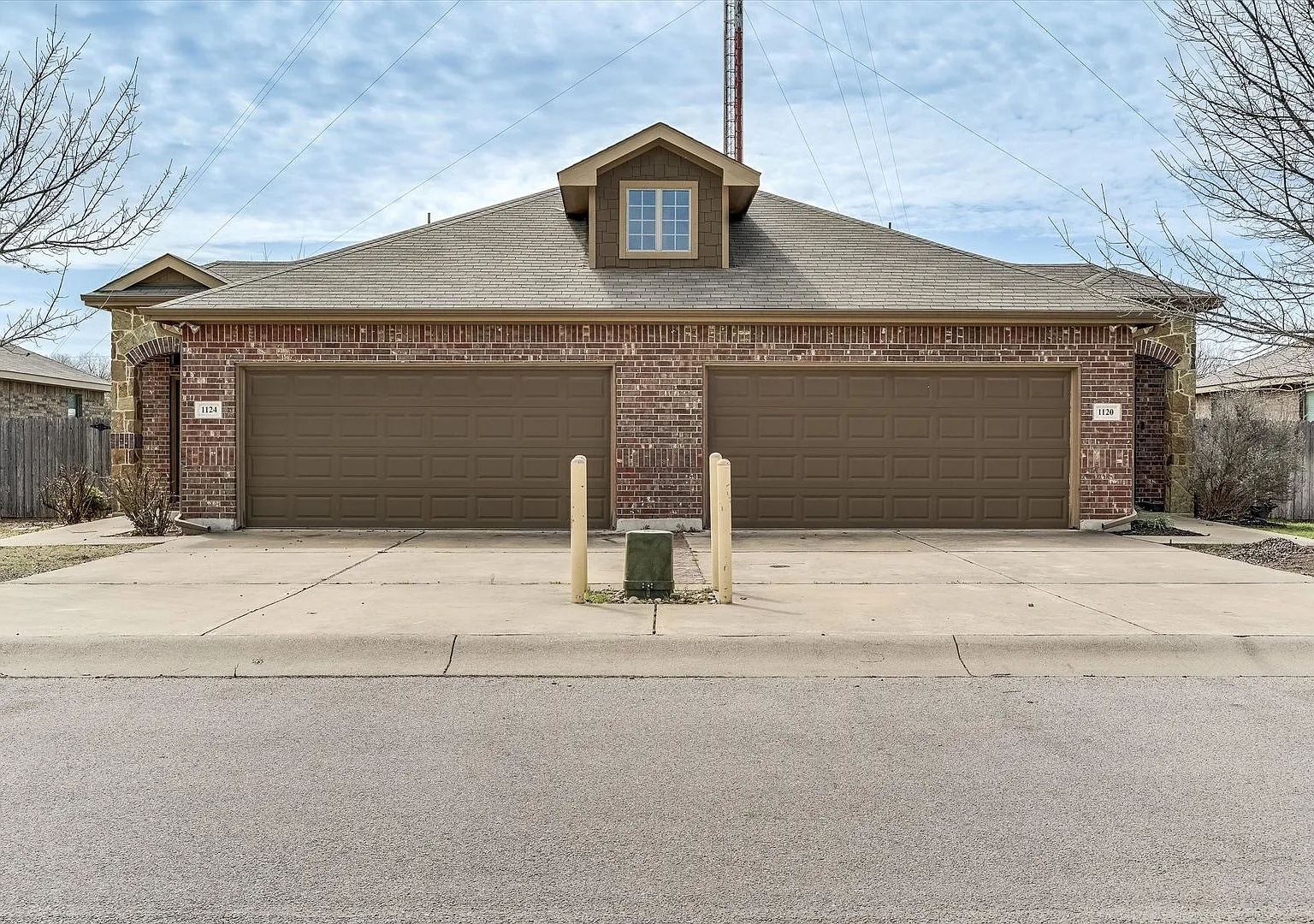 Available Now! Beautiful 3 Bedroom Townhome Located In Georgetown, Tx! — Photo 2