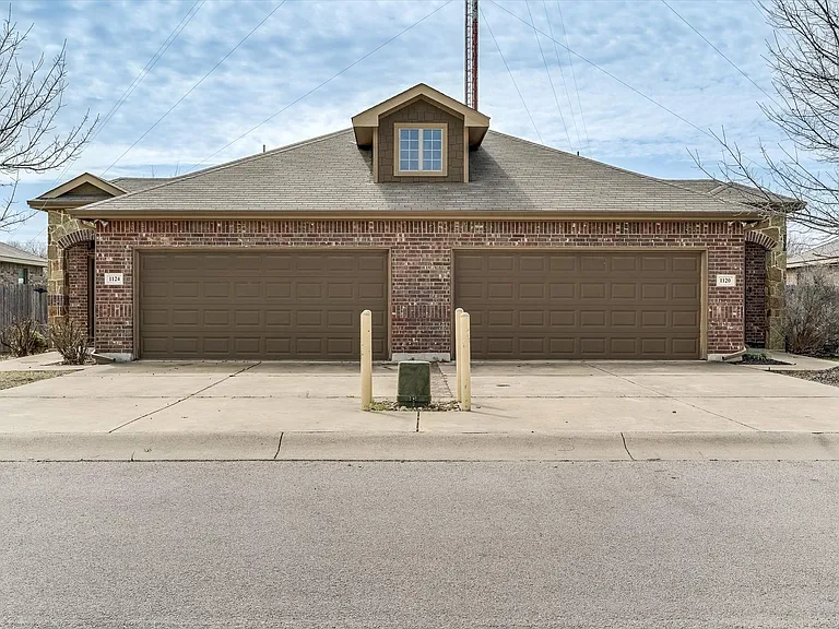1124 Brendon Lee Ln — Photo 2