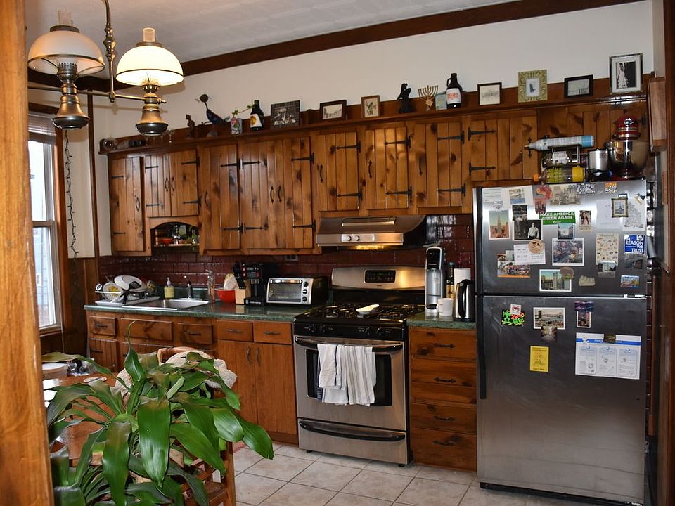 1st image of 560 Humboldt St #3