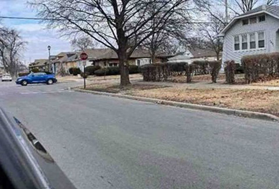 Exterior Neighborhood (street photo)