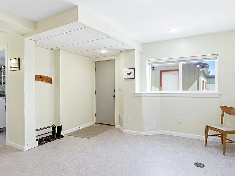 814 Stuart St — Photo 24