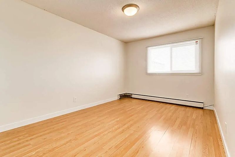 Edmonton Apartment for rent - 2 Bedrooms — photo 32