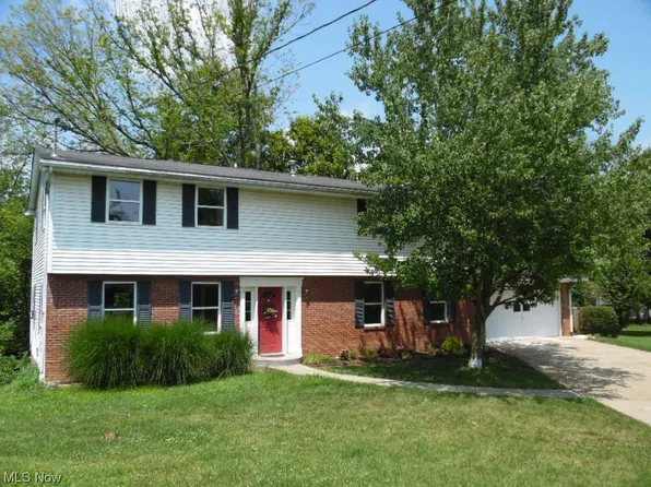 204 Deerwalk Cir, Marietta, OH 45750