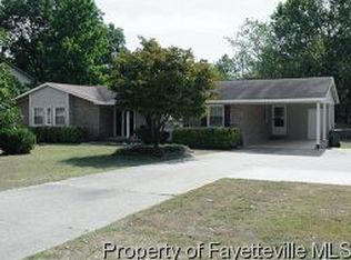 3525 Golfview Rd, Hope Mills, NC 28348