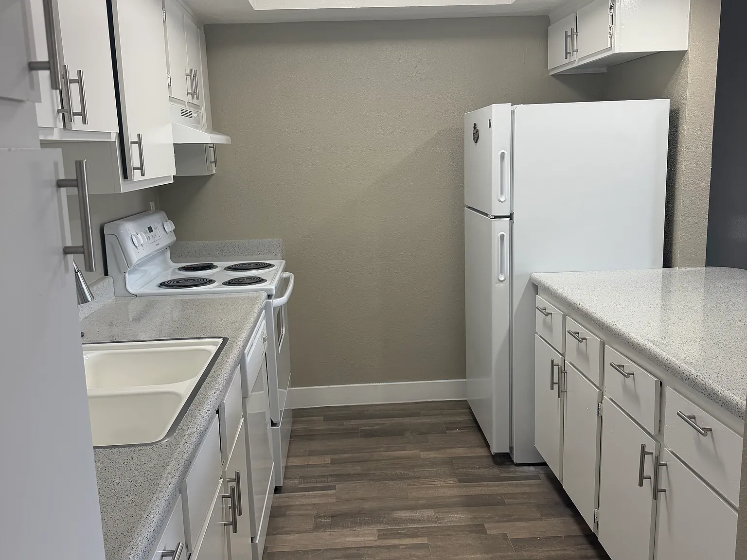 Studio, 400 sqft, $823 — Photo 2