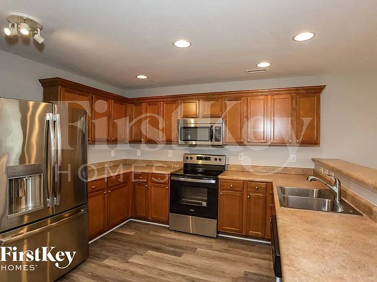 15490 Farmland Ct — Photo 5