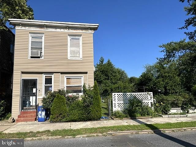 1st image of 2152 S 10th St
