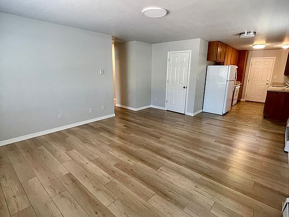 3rd image of 2511 Park Pl #B