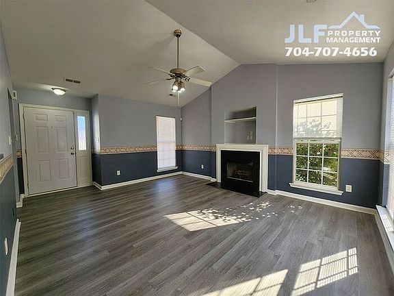 3rd image of 4958 Astonshire Ln