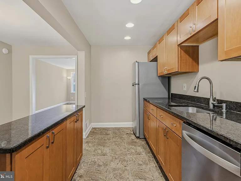 586 Lucia Ave — Photo 10