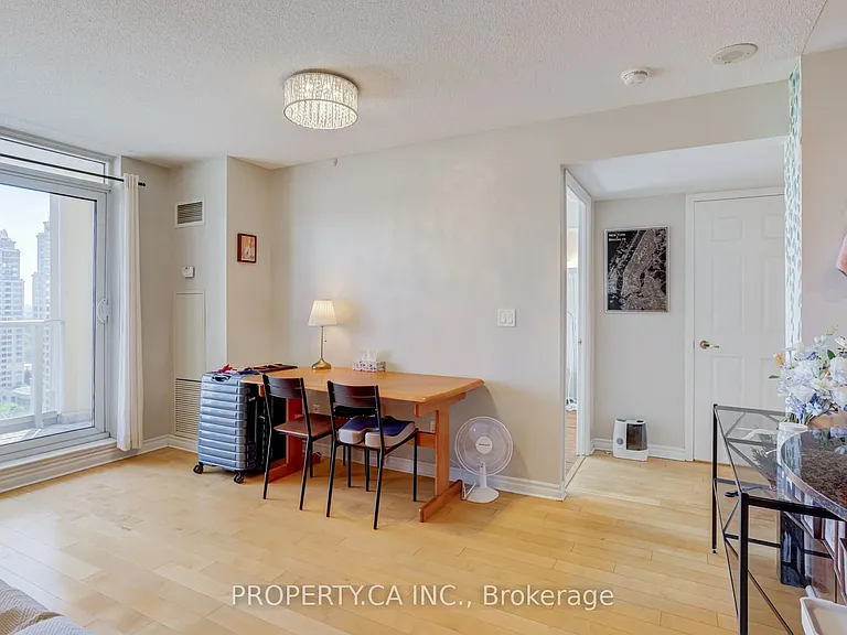 18 Kenaston Gdns #1705 — Photo 16