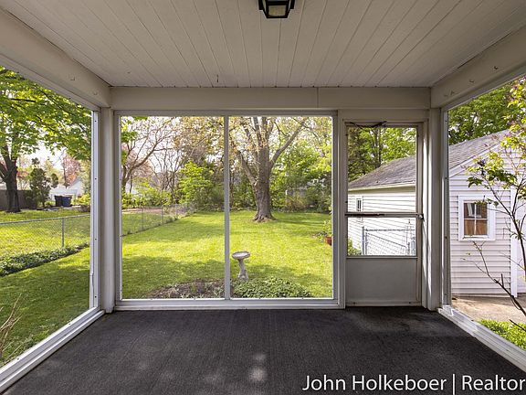3rd image of 1038 Ottillia St SE