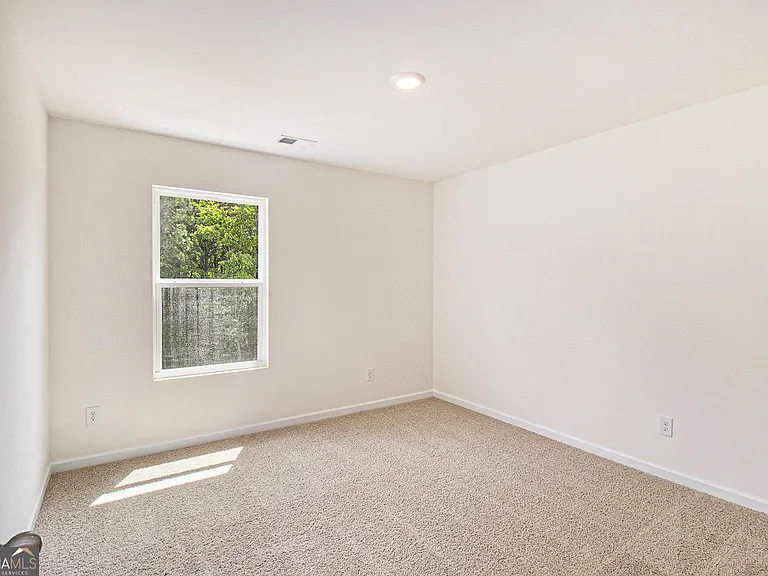 568 Whitman Ln — Photo 27