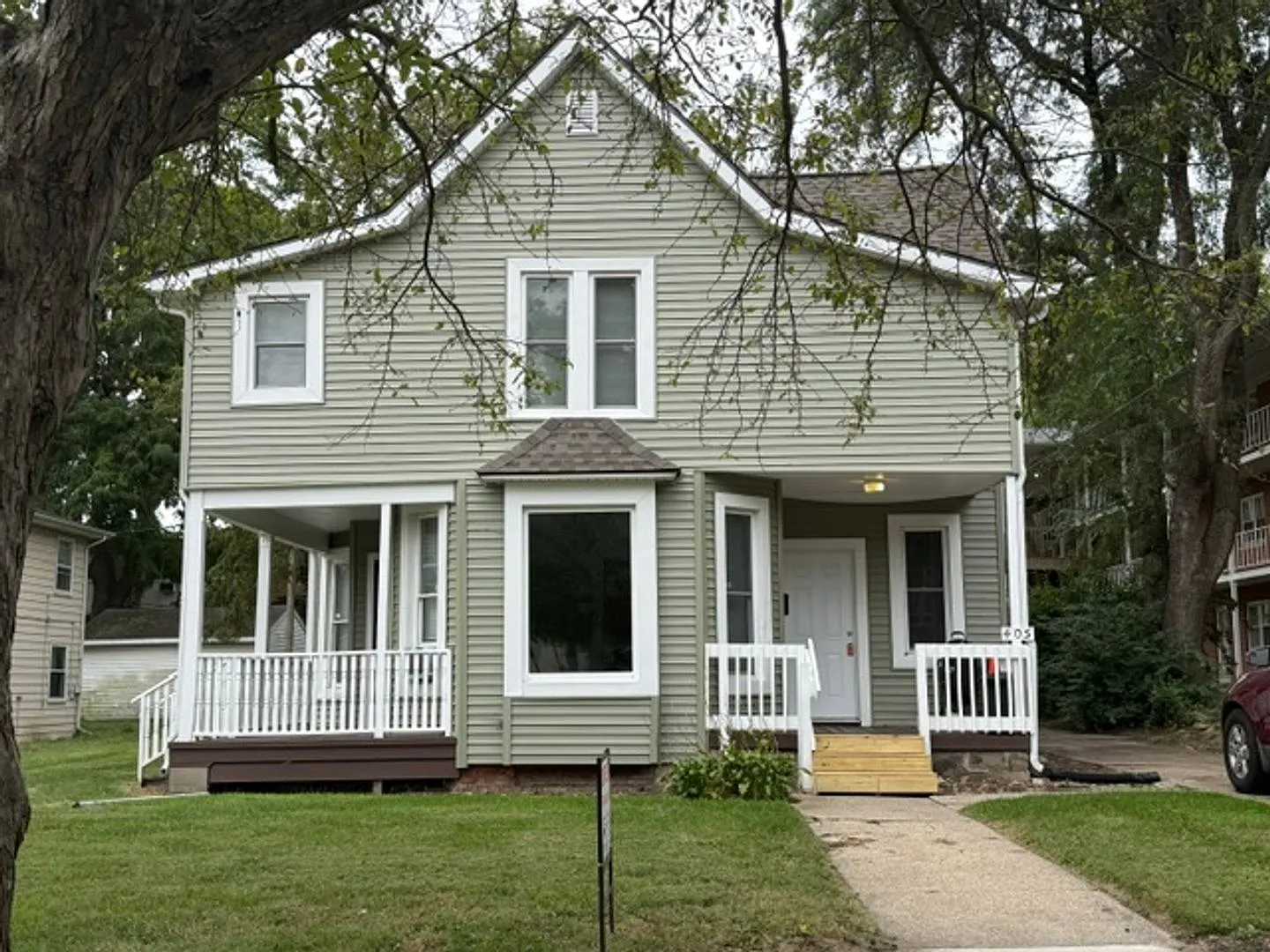 405 W White — Photo 1