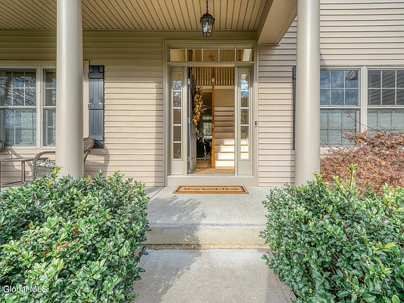 2nd image of 14 Prospect Point Ln