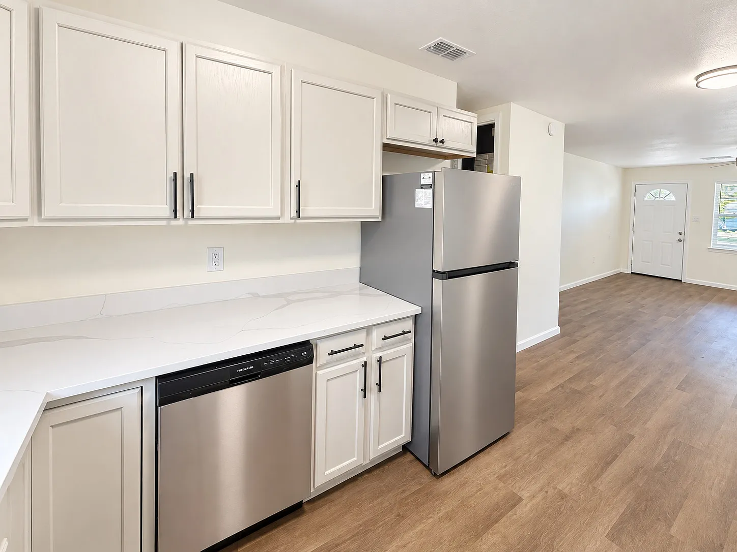 4 bed, 1279 sqft, $2,250 — Photo 2