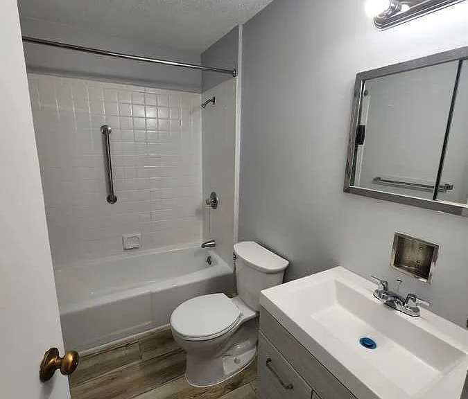 36 Old Pepperidge Ln #D5 — Photo 8