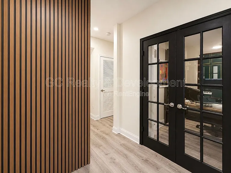 2503 S Calumet Ave — Photo 6