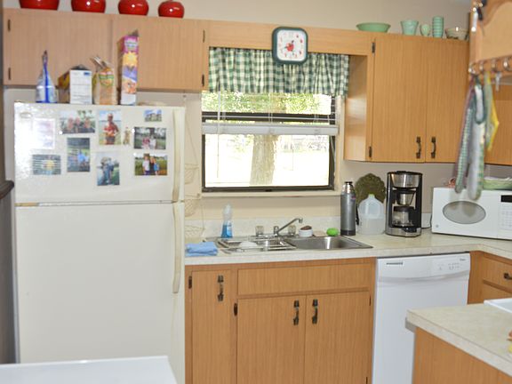 5th image of 2430 SE 25th Dr