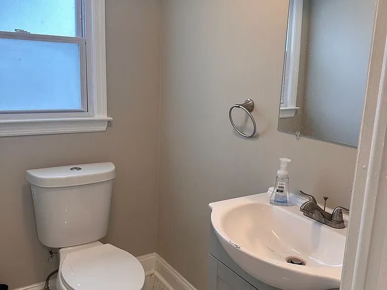 422 Howard Rd — Photo 4