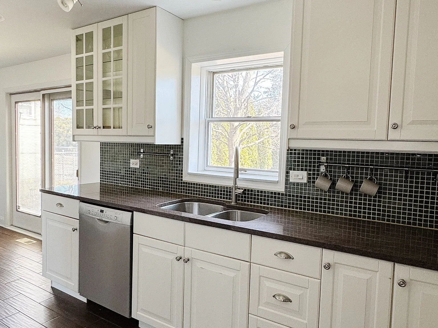 3 bed, 1219 sqft, $3,500 — Photo 3