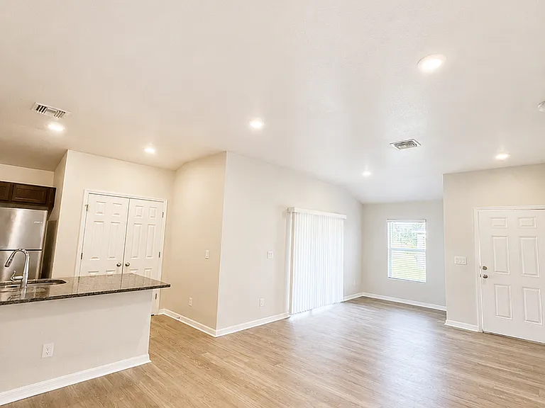 363 Greenbriar Blvd — Photo 5