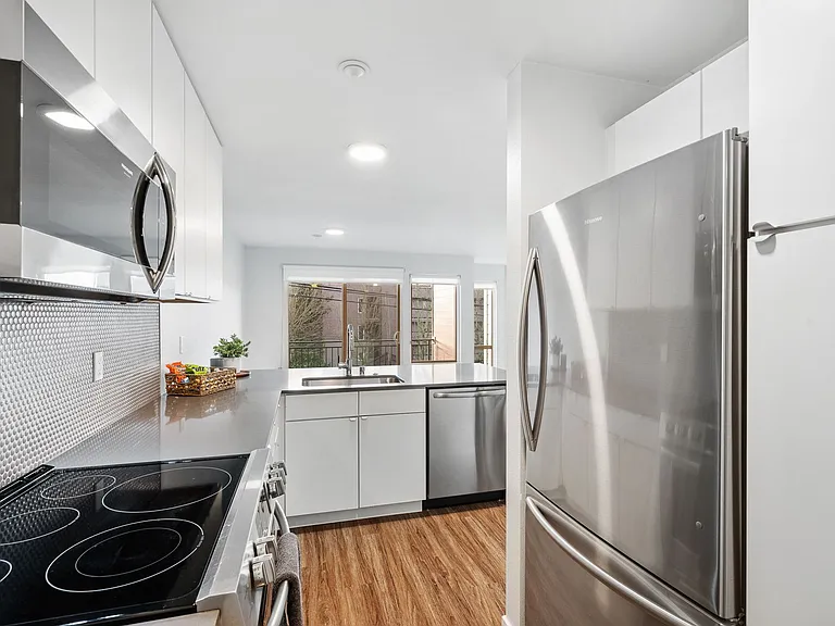 LYLA Eastlake Apartments — Photo 24