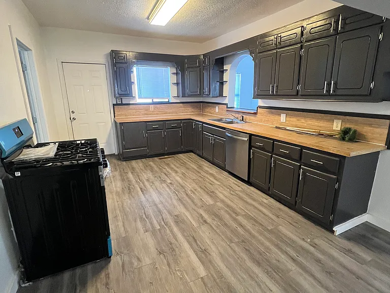 807 W Ragan St — Photo 9