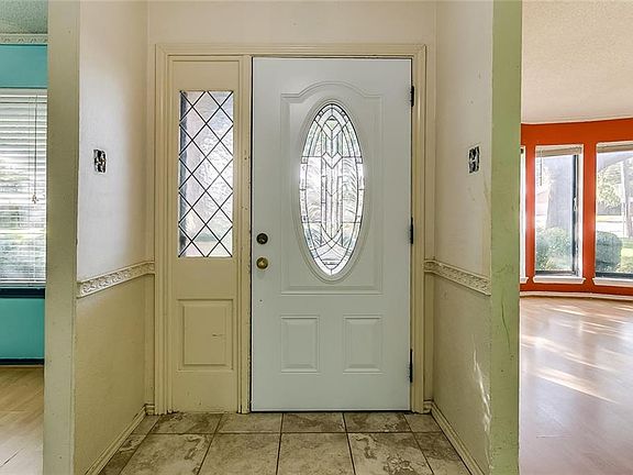 4th image of 1900 Elmhurst Dr