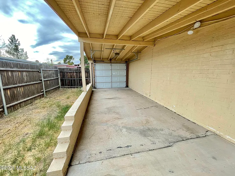 233 S Avenue B — Photo 14