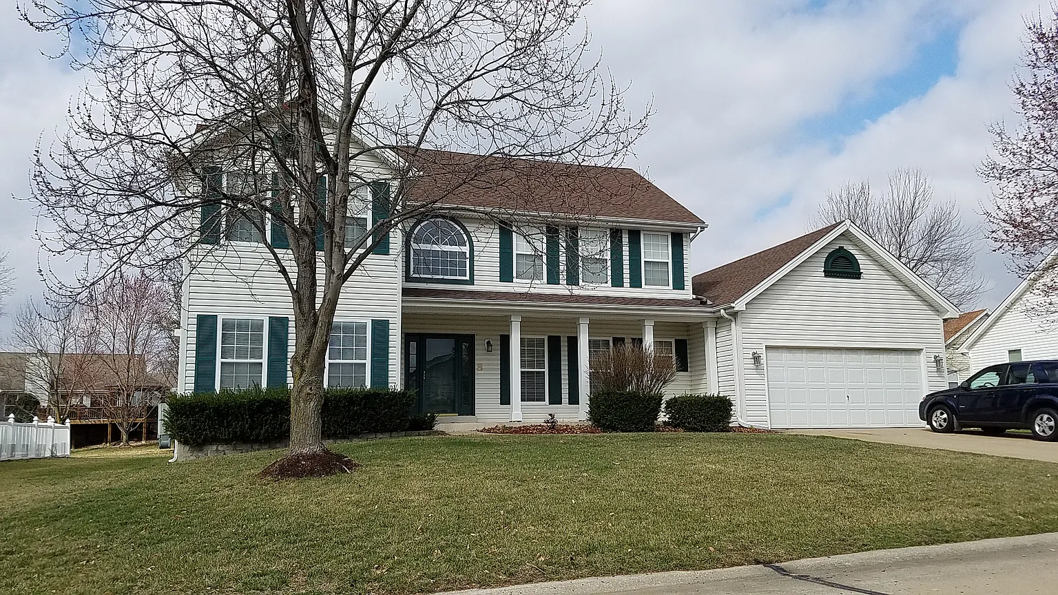 166 Amhurst Pl photo 1