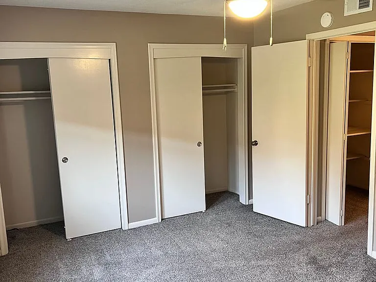 Bristol Square Apartments — Photo 67