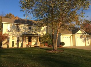 2174 Arbor Ct NW, Grand Rapids, MI 49534