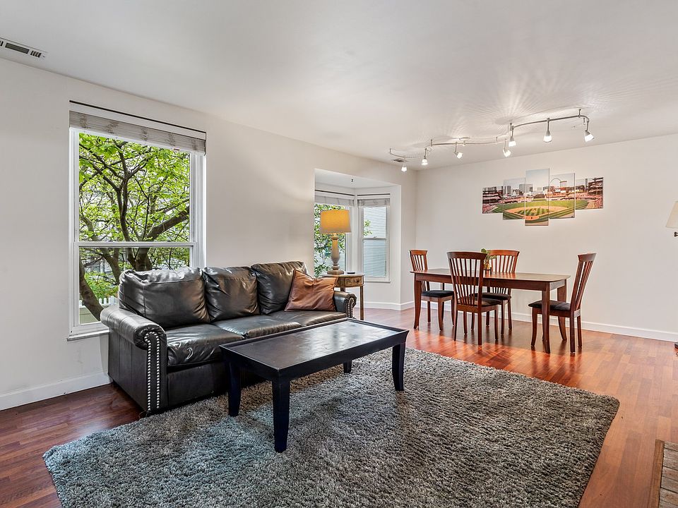 Look at this open living/dining room!