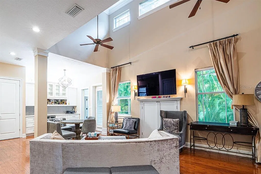 4 bed, 3.0 bath, 2365 sqft, $10,000 — Photo 4