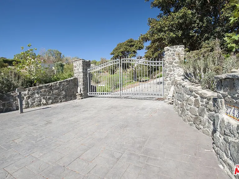 27437 Winding Way — Photo 31