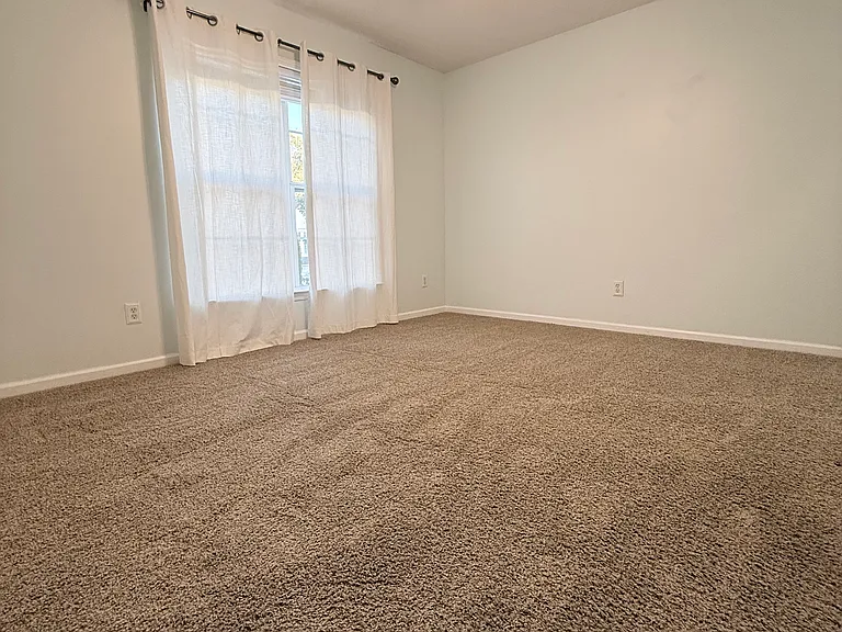 240 Regent Sq — Photo 63