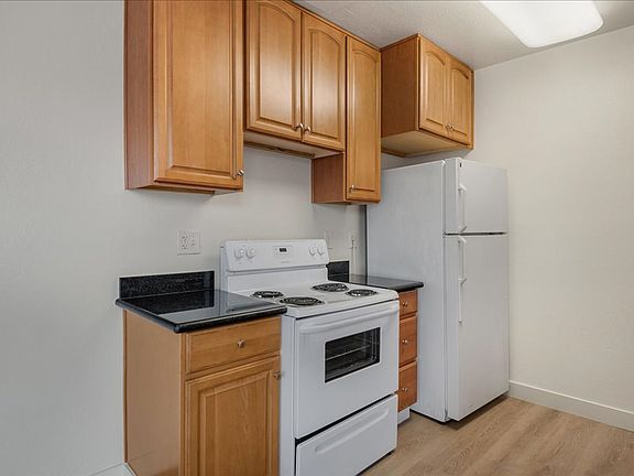 2nd image of 1523 Schiller St APT G