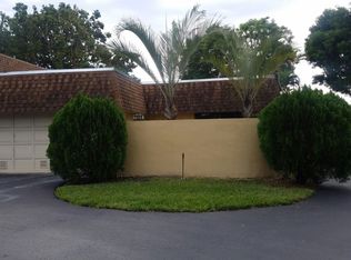 7380 Oakland Hills Dr, Hialeah, FL 33015