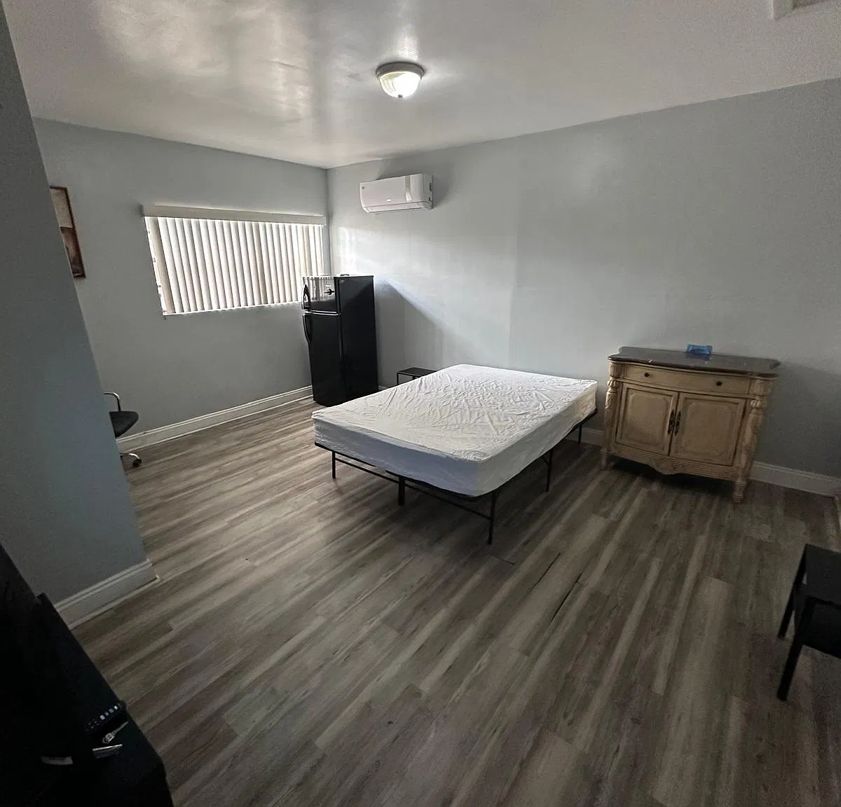 5 bed, 2500 sqft, $850 — Photo 1