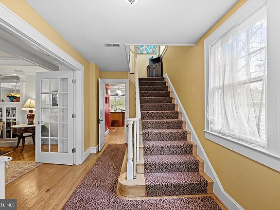 2nd image of 4004 Virgilia St