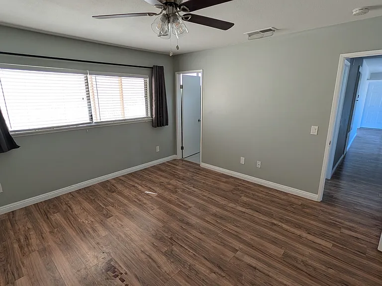 7580 Kellogg Ave — Photo 11