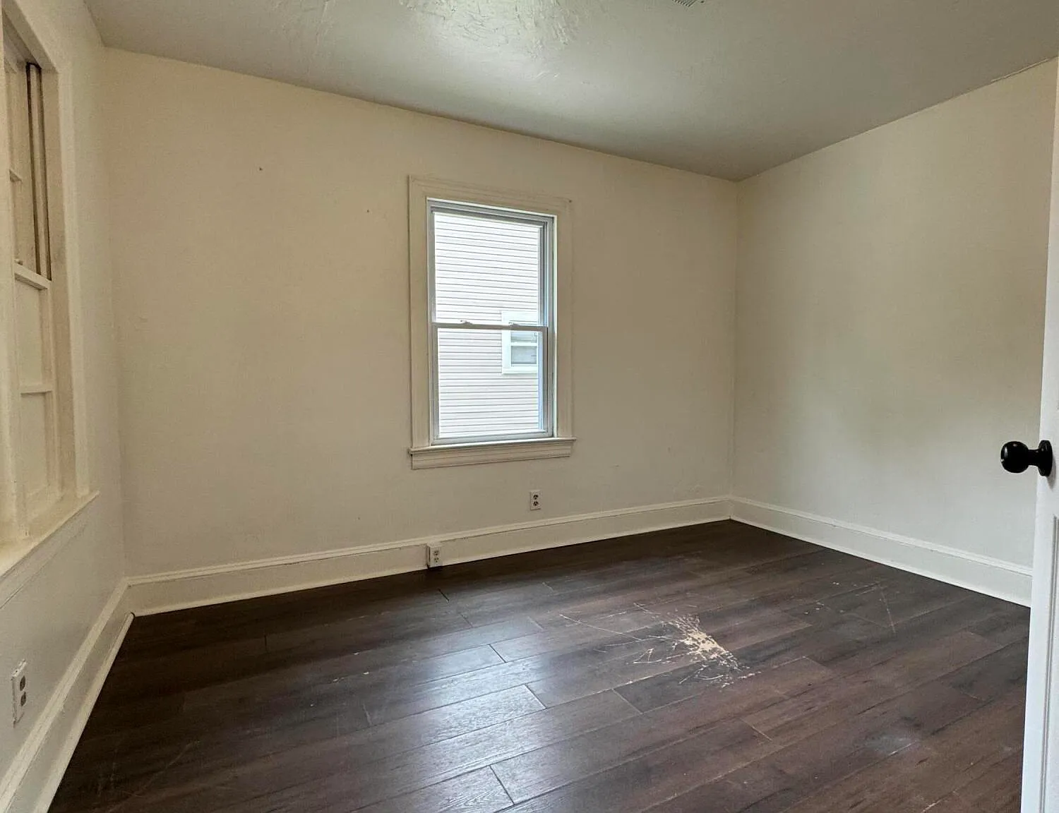 3 bed, 1.0 bath, $1,000 — Photo 4