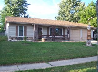 251 Ironwood Dr, Bloomingdale, IL 60108