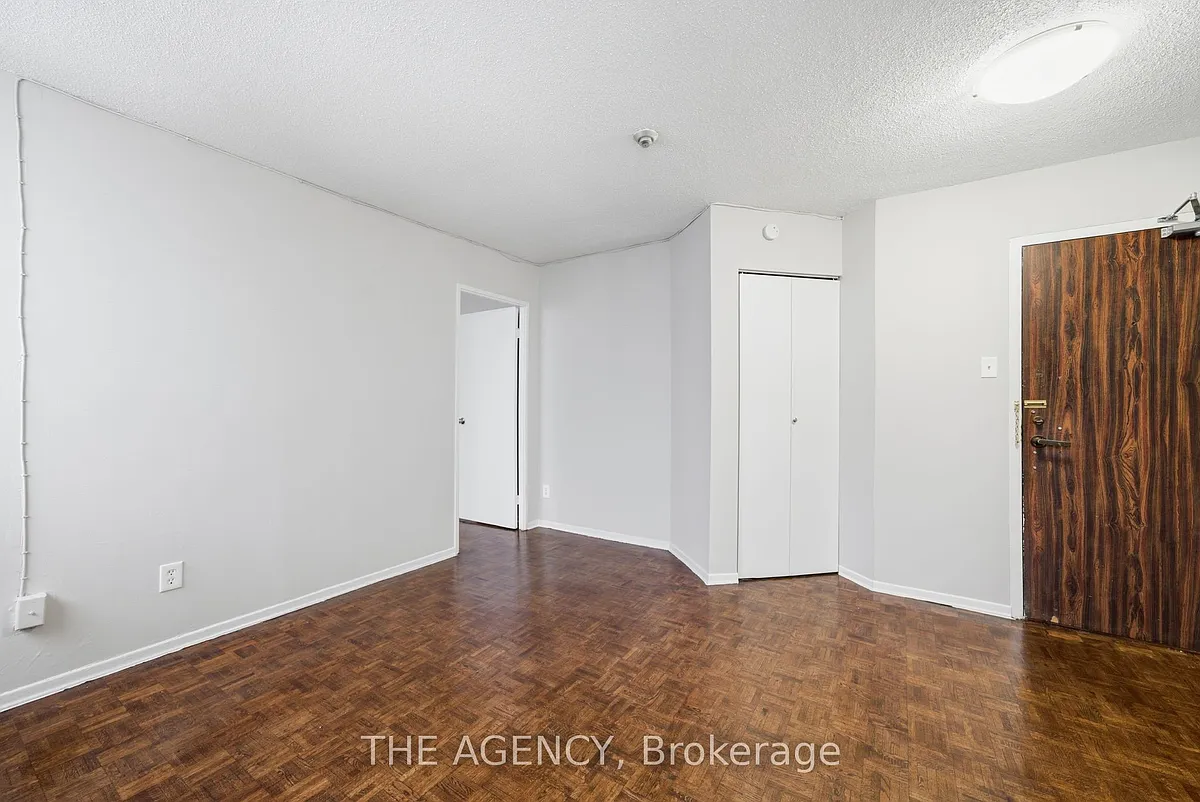 Building Photo - 2360 Dundas St W #2719B