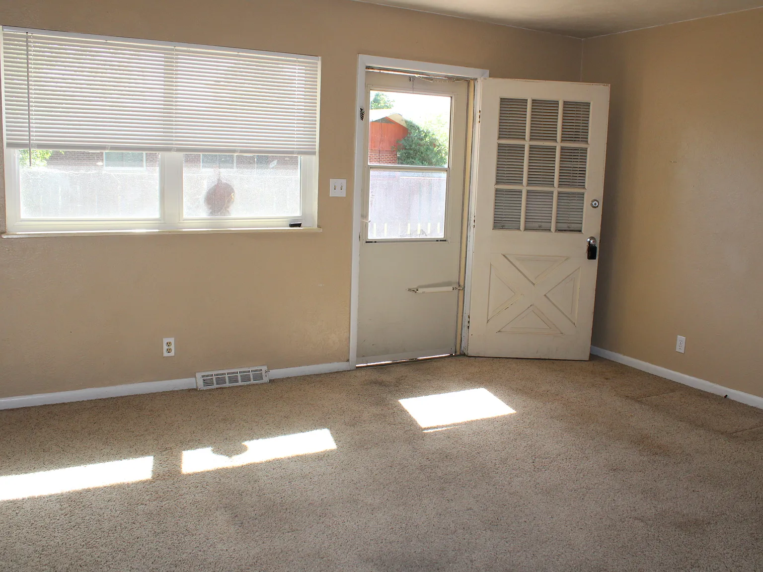 3 bed, 1043 sqft, $1,695 — Photo 3