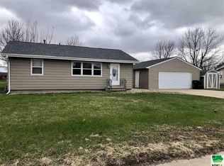 120 Colony Dr, Cherokee, IA 51012