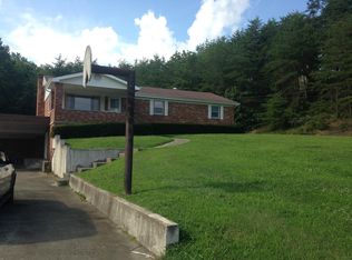 761 Paint Creek Rd, Stanton, KY 40380