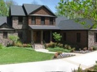1302 N Summersby Dr, Fayetteville, AR 72701